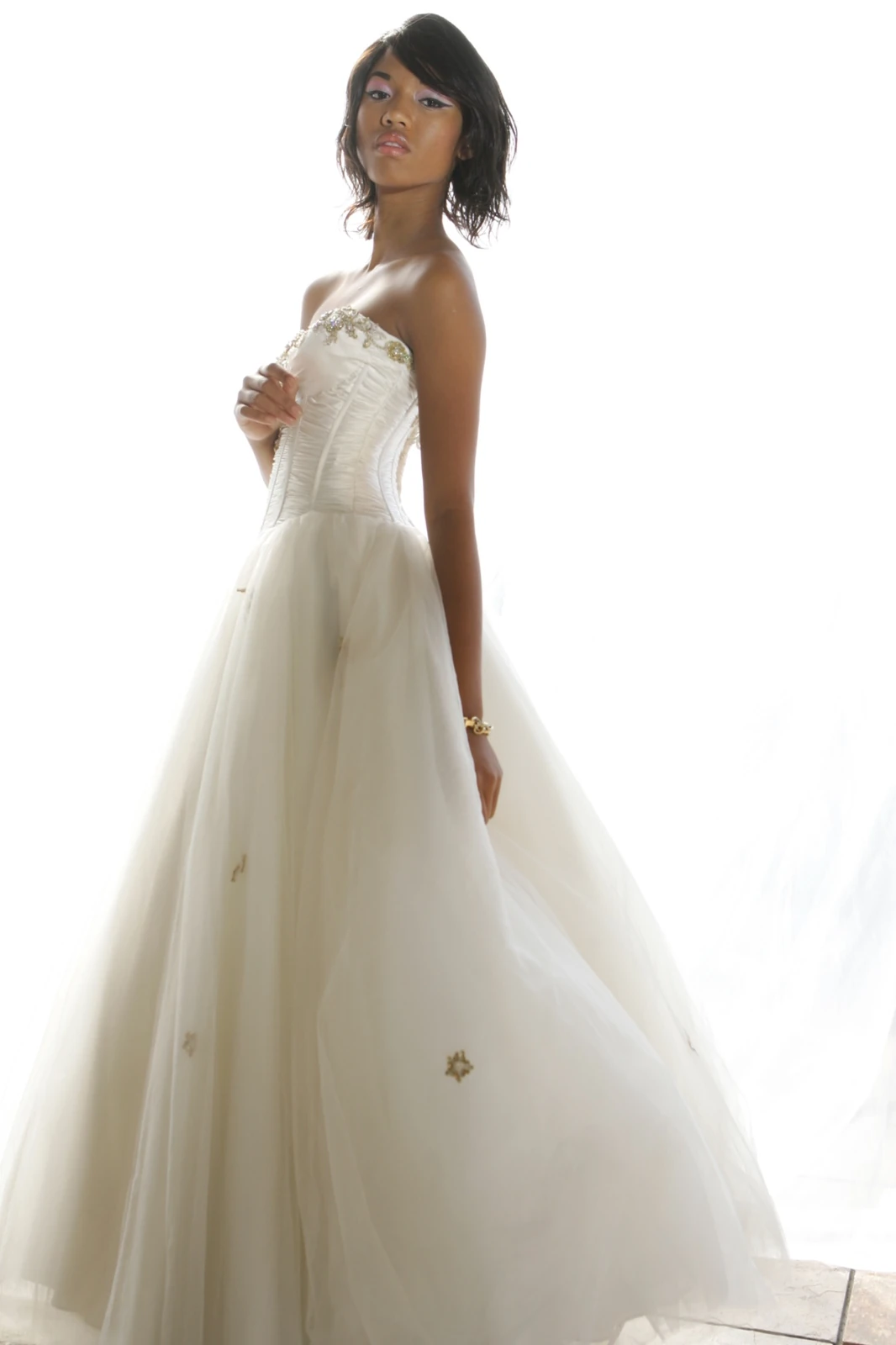 Full-length bridal portrait by Jeff Linett